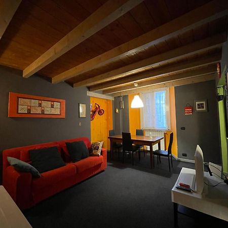 Ferienwohnung Rainbow House Intra Exterior foto